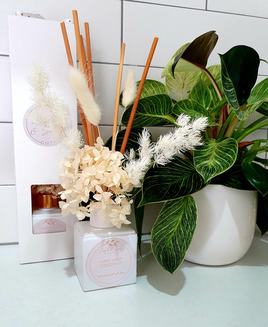 White Reed Diffuser with Dried Flowers